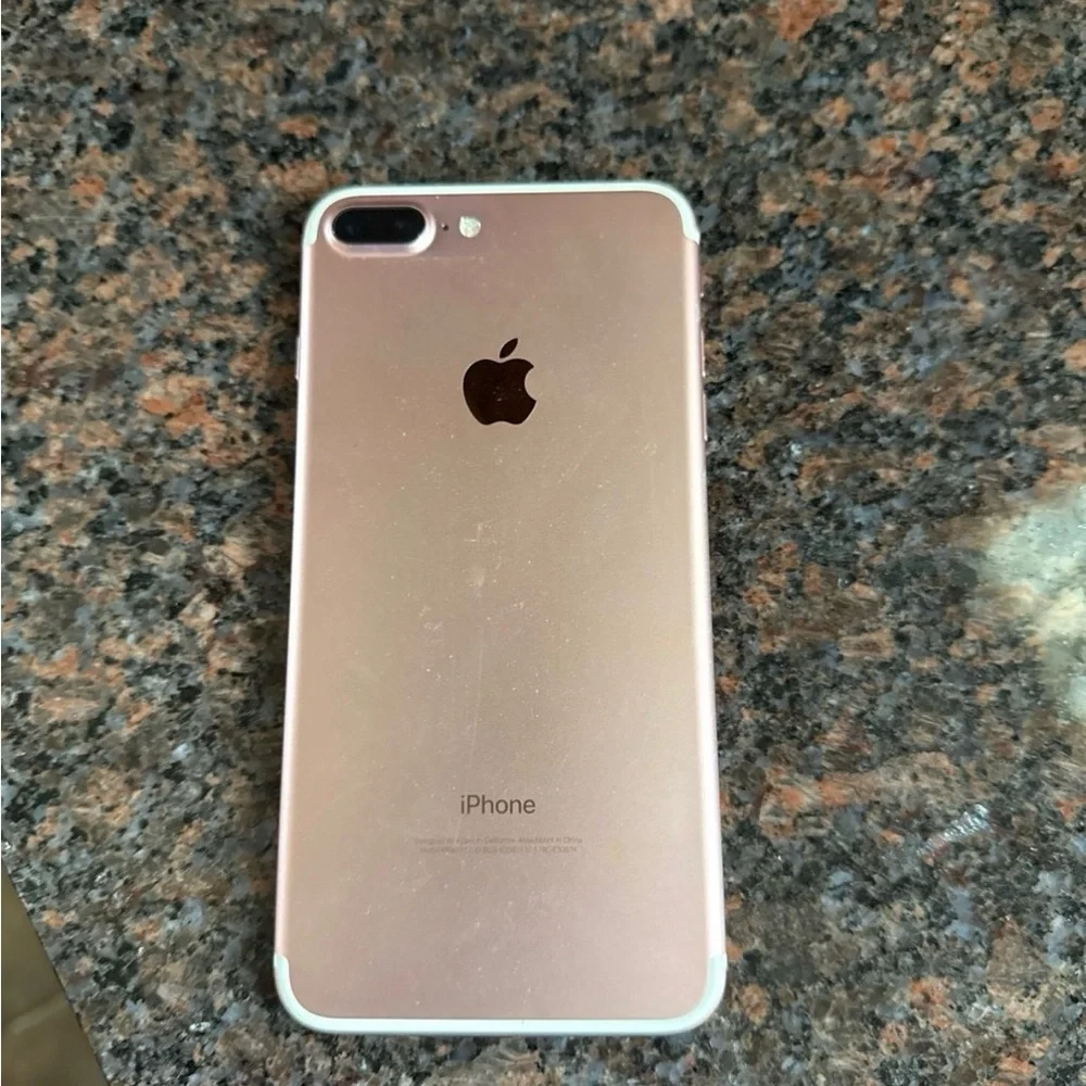 Apple iPhone in White and Gold